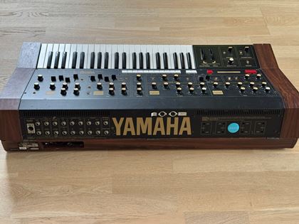 Yamaha-CS40M with MIDI